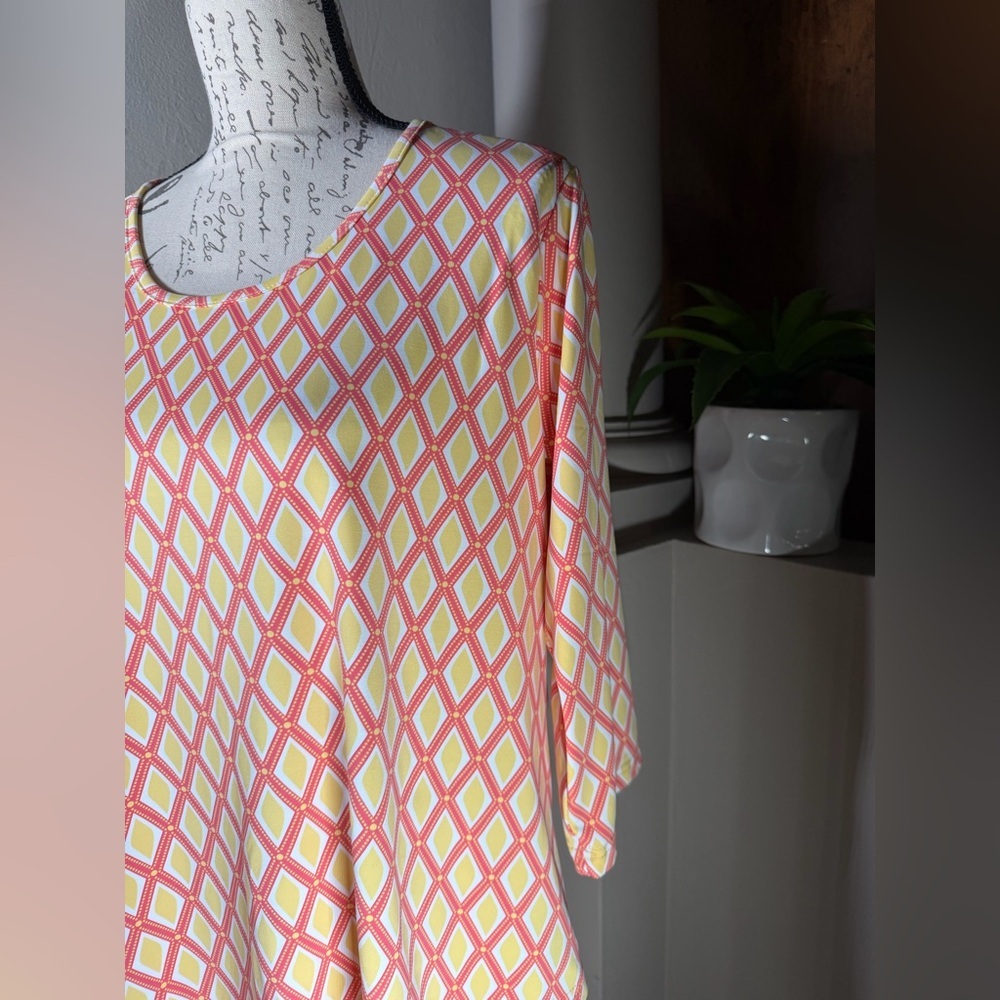 Lulu-B Diamond Patterned Blouse in Pink and Yellow - Picture 3 of 7